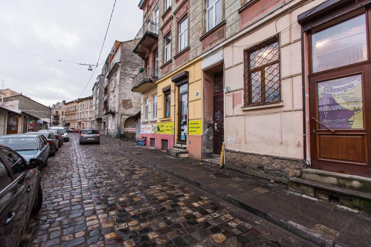Апартаменти в центрі на вул. Чайковського 25 Львов Экстерьер фото